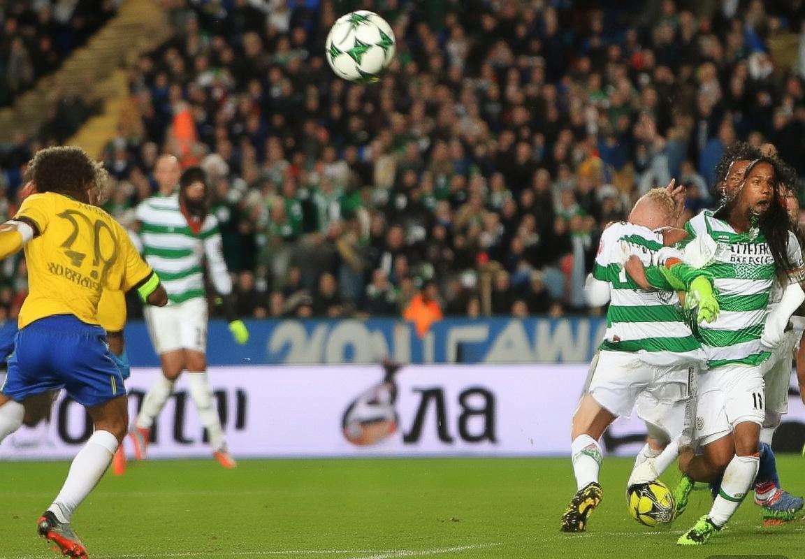 巴黎圣日耳曼VS凯尔特人：激战平局背后的团队力量与意志(图2)